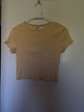 H&M Butter Yellow Cropped Tee Size Medium